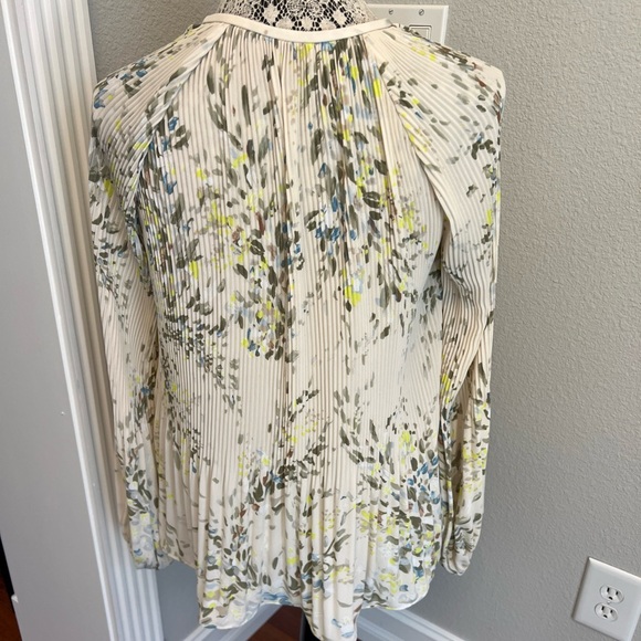 White House Black Market Pleated Tie Neck blouse size XXS - Picture 11 of 13
